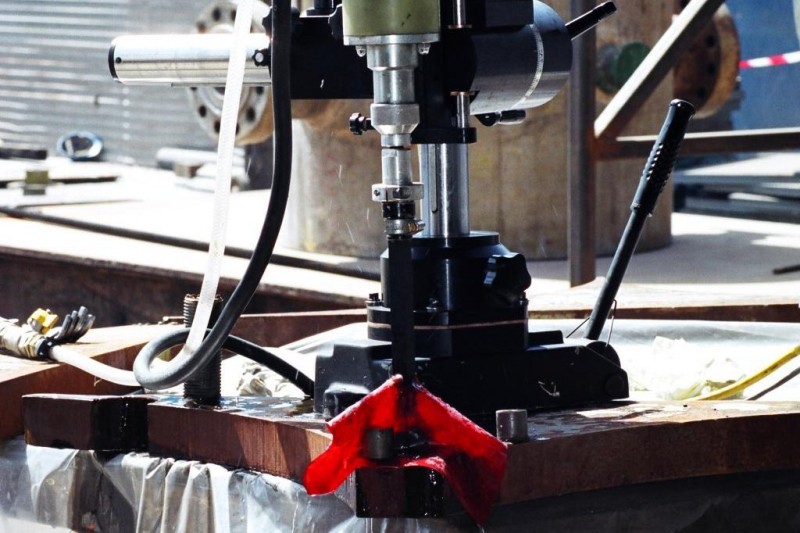 Spark Erosion – Stud Removal