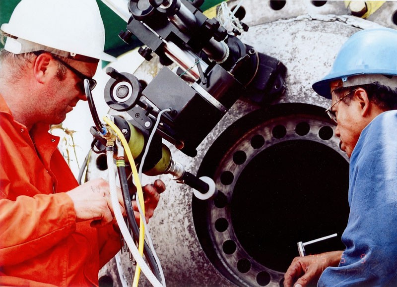 Spark Erosion – Stud Removal